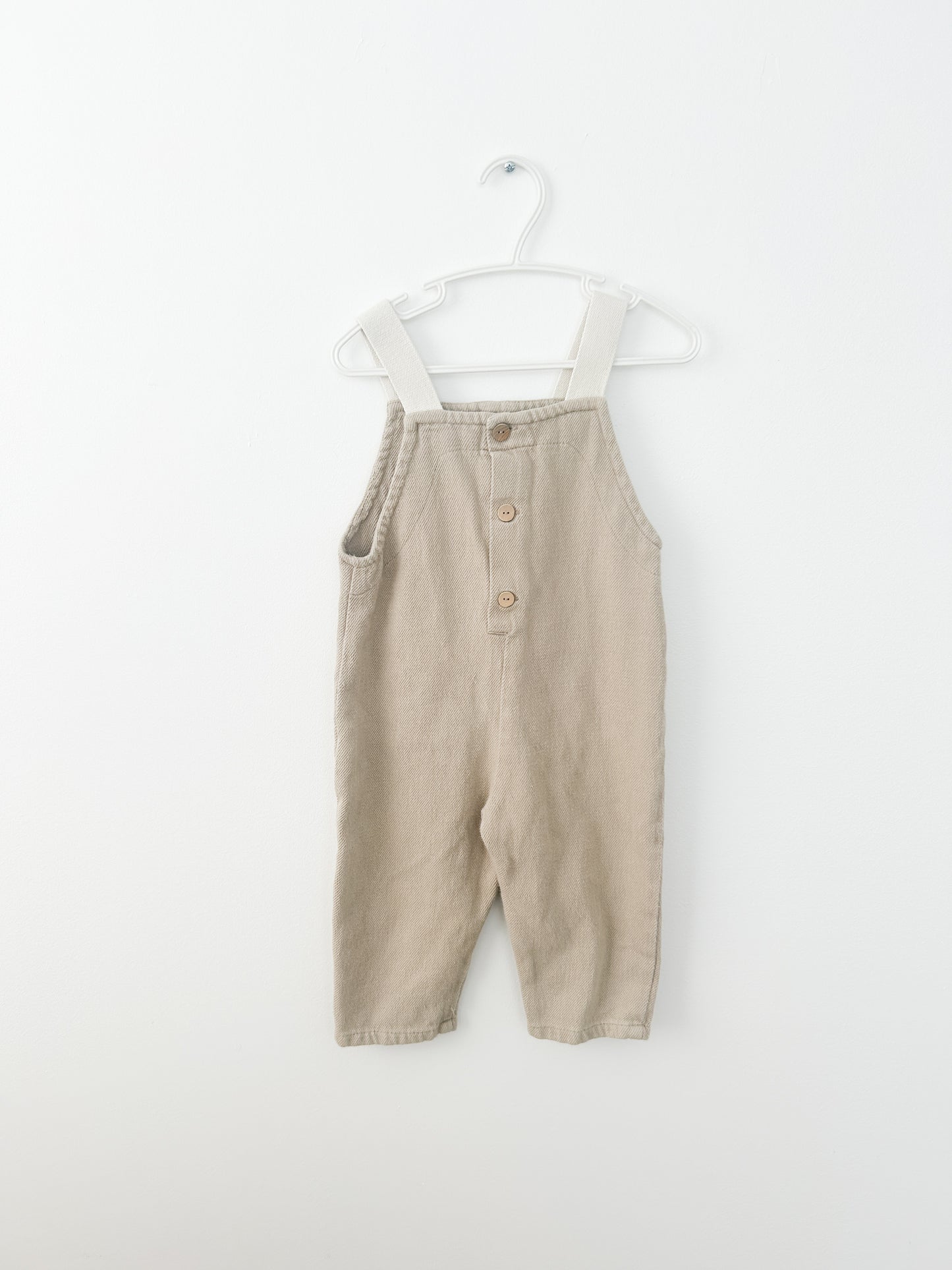Zara overalls with wooden button Size: 2T