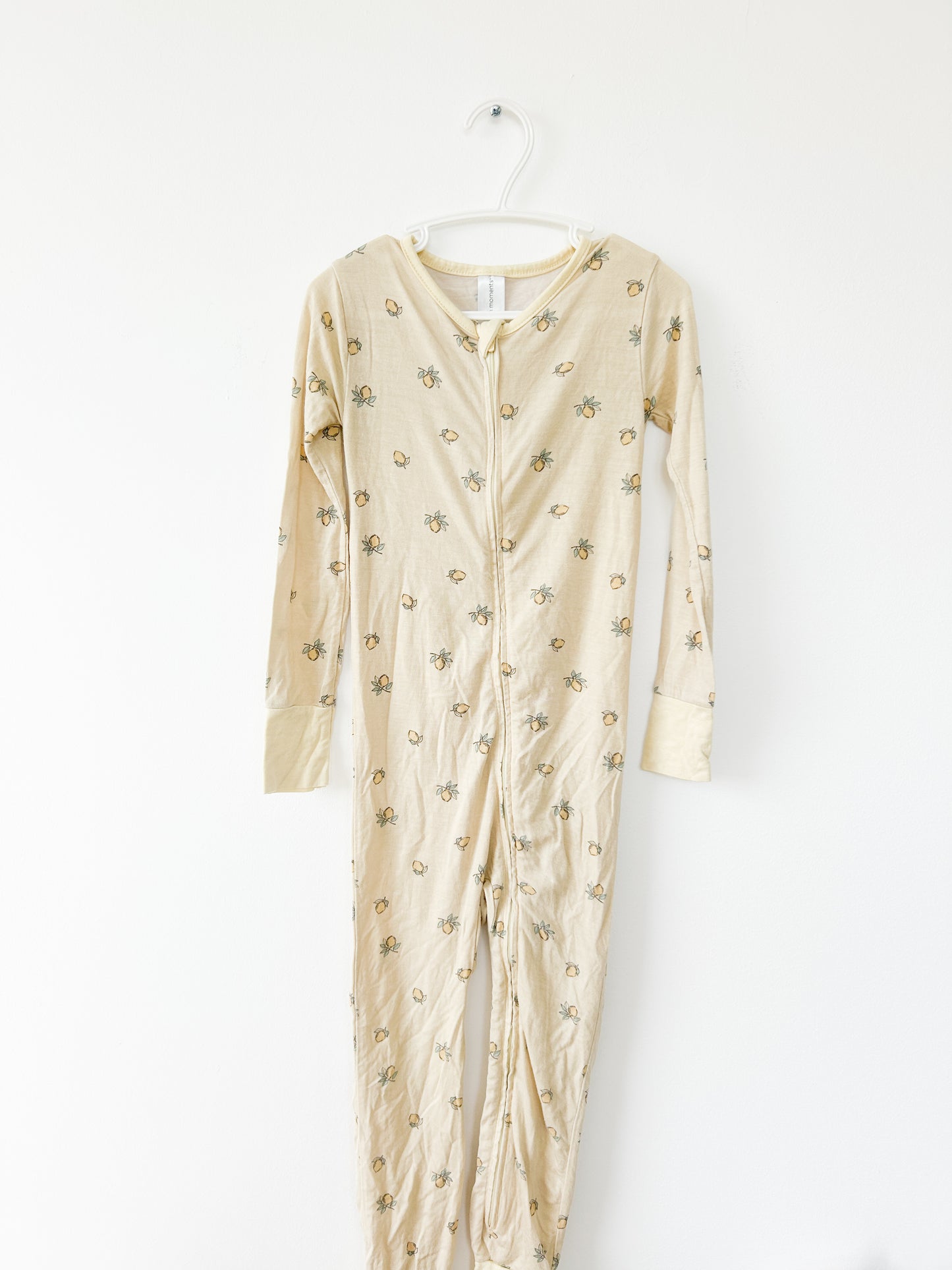 Modern Moments lemon sleeper Size: 4T