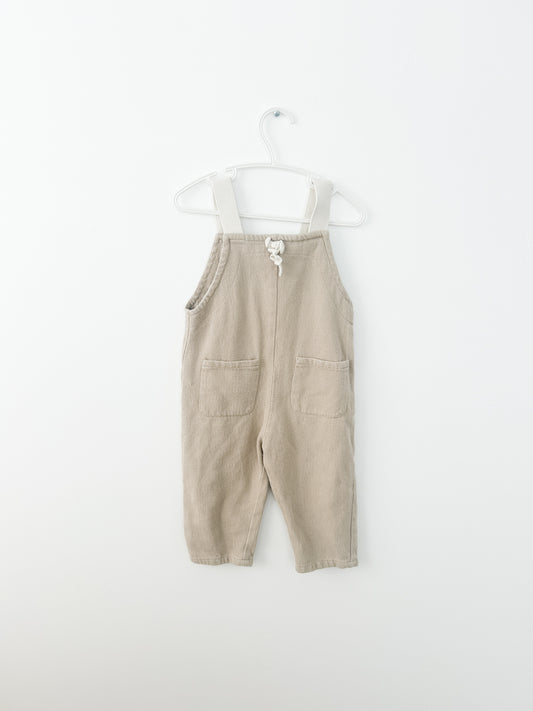 Zara overalls with wooden button Size: 2T