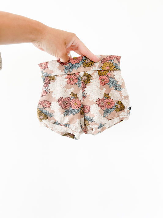 Little & Lively floral shorts Size: 4-5T