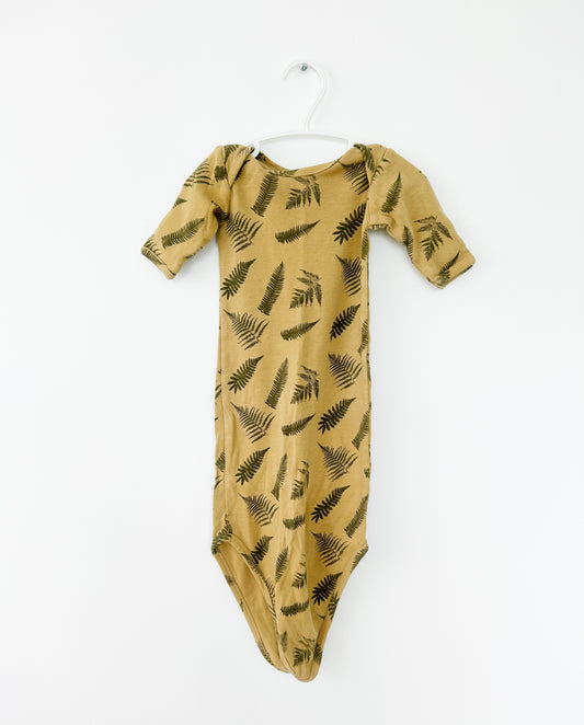 Kate Quinn knotted gown Size: 0-3 month
